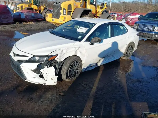 4T1G11AK0MU472176 2021 TOYOTA CAMRY - Image 2
