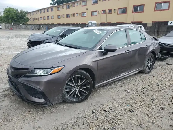 4T1G11AK0MU473716 2021 TOYOTA CAMRY - Image 1