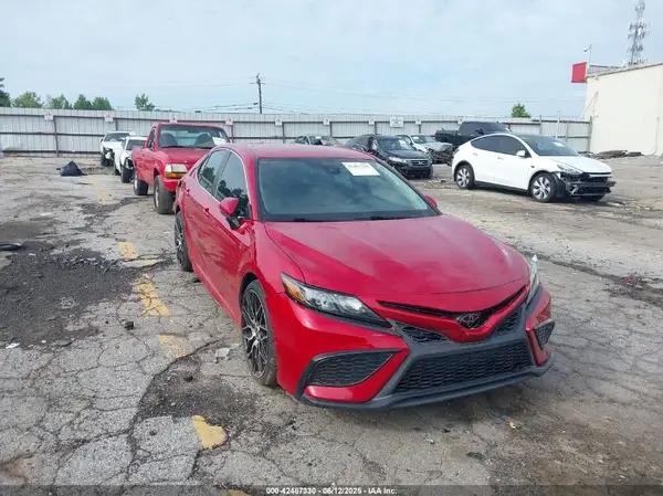 4T1G11AK0MU474378 2021 TOYOTA CAMRY - Image 1
