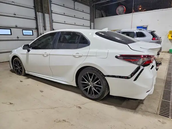 4T1G11AK0MU478186 2021 TOYOTA CAMRY - Image 2
