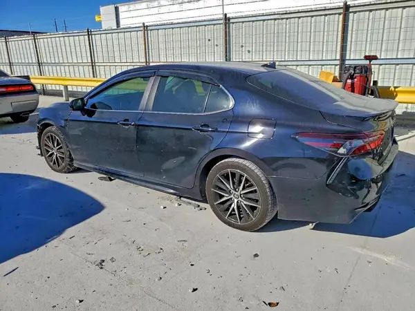 4T1G11AK0MU478396 2021 TOYOTA CAMRY - Image 2