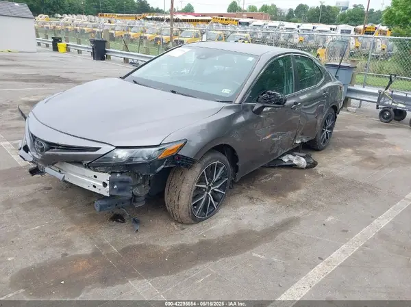 4T1G11AK0MU483176 2021 TOYOTA CAMRY - Image 2