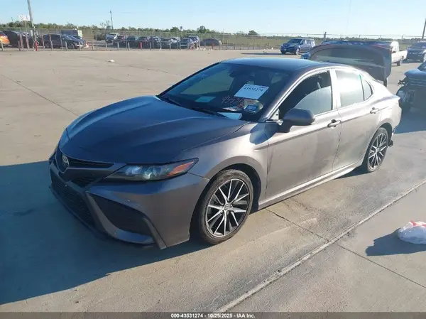 4T1G11AK0MU485932 2021 TOYOTA CAMRY - Image 2