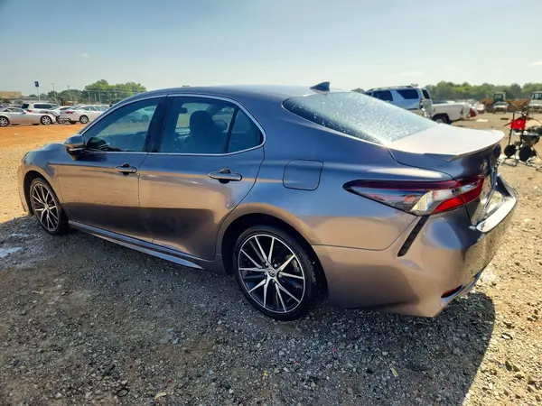 4T1G11AK0MU486921 2021 TOYOTA CAMRY - Image 2