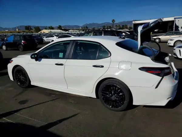 4T1G11AK0MU495697 2021 TOYOTA CAMRY - Image 2