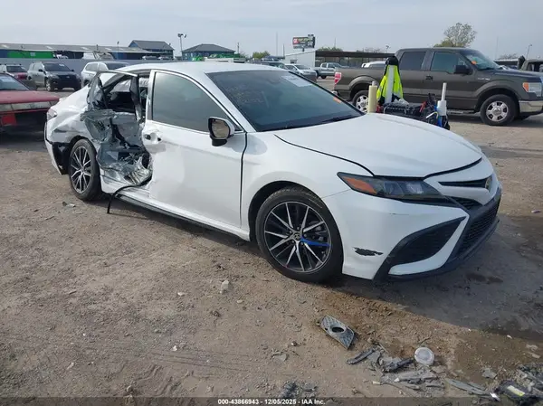 4T1G11AK0MU495974 2021 TOYOTA CAMRY - Image 1