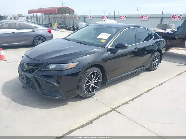 4T1G11AK0MU497790 2021 TOYOTA CAMRY - Image 2