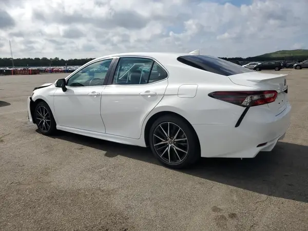 4T1G11AK0MU497966 2021 TOYOTA CAMRY - Image 2