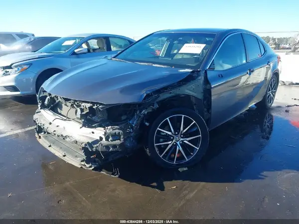 4T1G11AK0MU513034 2021 TOYOTA CAMRY - Image 2