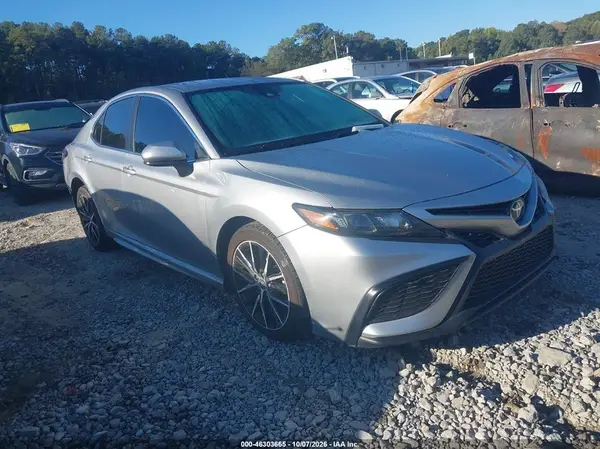 4T1G11AK0MU513048 2021 TOYOTA CAMRY - Image 1