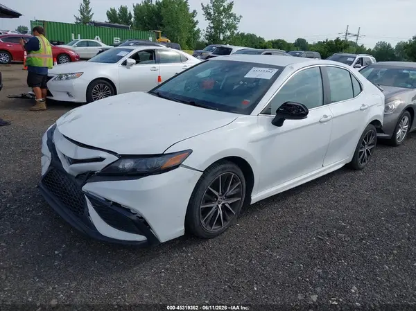 4T1G11AK0MU516810 2021 TOYOTA CAMRY - Image 2