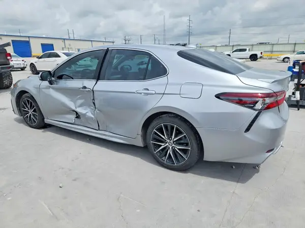 4T1G11AK0MU519562 2021 TOYOTA CAMRY - Image 2