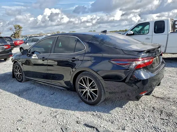 4T1G11AK0MU522820 2021 TOYOTA CAMRY - Image 2
