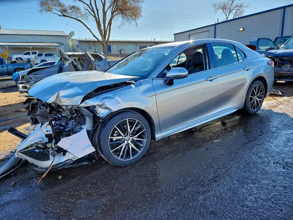 4T1G11AK0MU523787 2021 TOYOTA CAMRY - Image 1