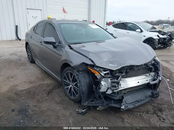 4T1G11AK0MU524308 2021 TOYOTA CAMRY - Image 1
