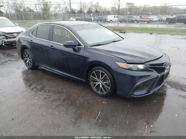 4T1G11AK0MU525927 2021 TOYOTA CAMRY - Image 1