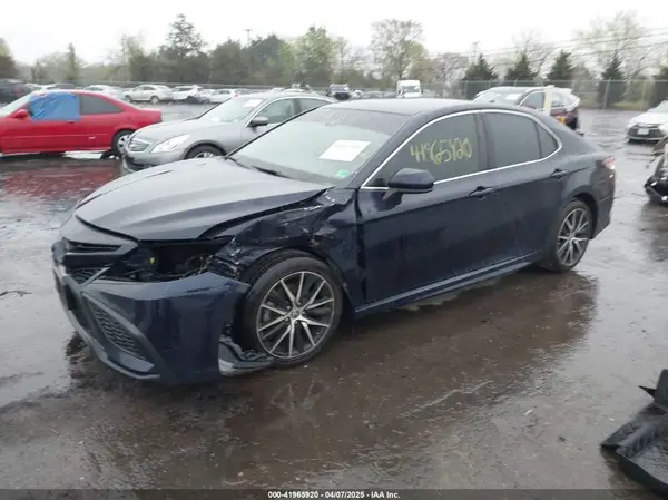 4T1G11AK0MU525927 2021 TOYOTA CAMRY - Image 2