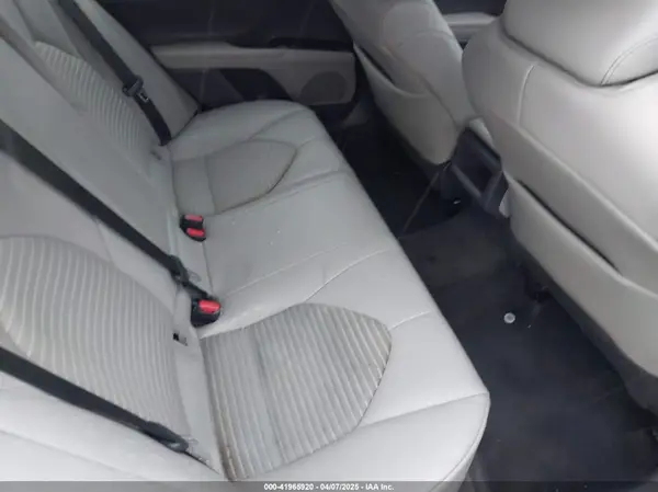 4T1G11AK0MU525927 2021 TOYOTA CAMRY - Image 8