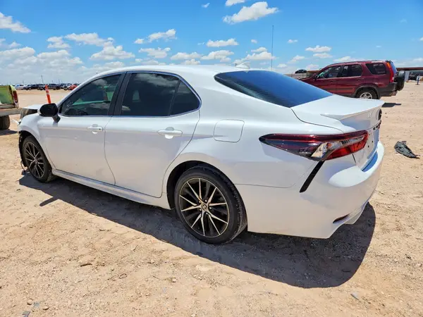 4T1G11AK0MU526219 2021 TOYOTA CAMRY - Image 2
