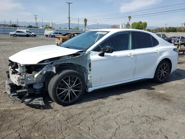 4T1G11AK0MU528598 2021 TOYOTA CAMRY - Image 1