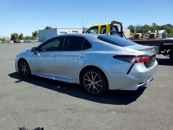 4T1G11AK0MU530237 2021 TOYOTA CAMRY - Image 2