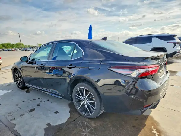 4T1G11AK0MU530366 2021 TOYOTA CAMRY - Image 2