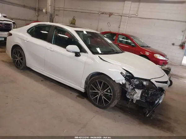 4T1G11AK0MU532182 2021 TOYOTA CAMRY - Image 1