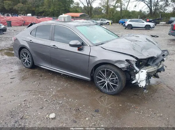 4T1G11AK0MU533946 2021 TOYOTA CAMRY - Image 1