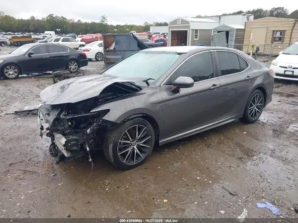 4T1G11AK0MU533946 2021 TOYOTA CAMRY - Image 2