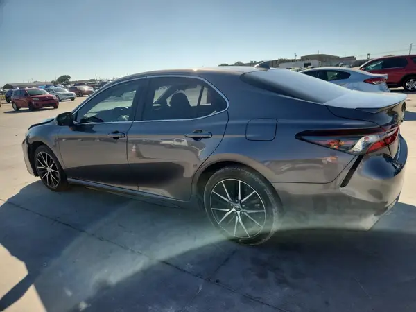 4T1G11AK0MU534353 2021 TOYOTA CAMRY - Image 2