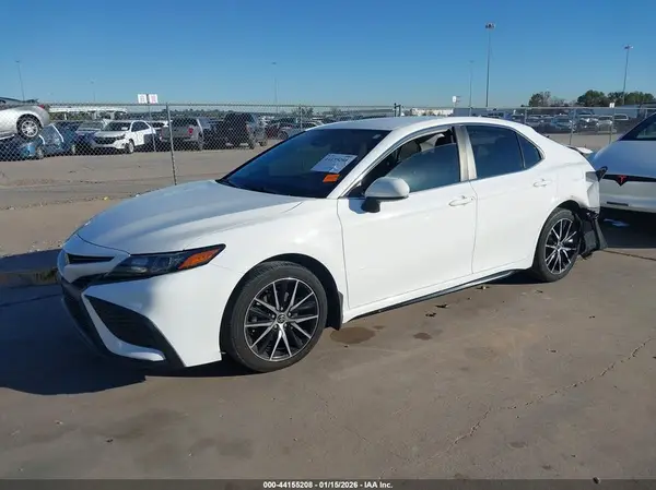 4T1G11AK0MU535552 2021 TOYOTA CAMRY - Image 2