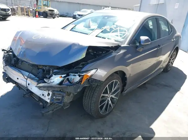 4T1G11AK0MU535793 2021 TOYOTA CAMRY - Image 2