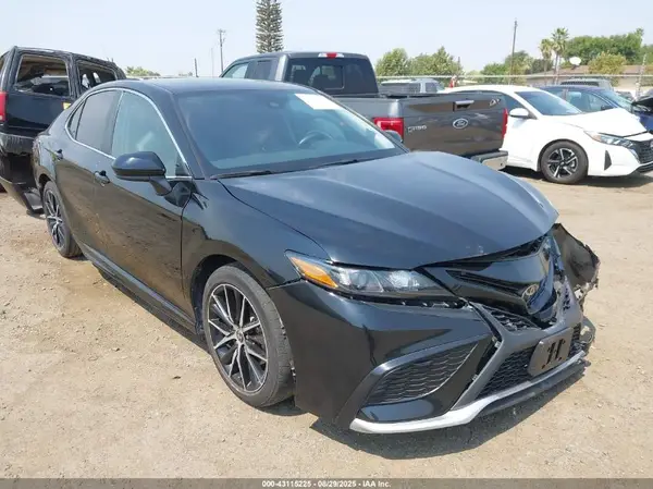 4T1G11AK0MU535888 2021 TOYOTA CAMRY - Image 1