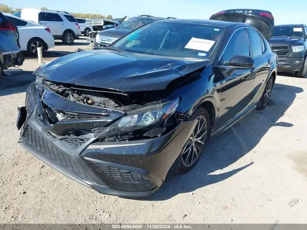 4T1G11AK0MU538502 2021 TOYOTA CAMRY - Image 2