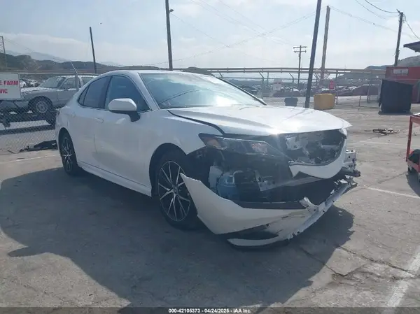 4T1G11AK0MU538984 2021 TOYOTA CAMRY - Image 1