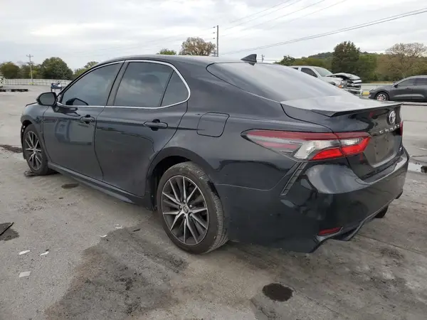 4T1G11AK0MU541027 2021 TOYOTA CAMRY - Image 2