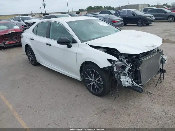 4T1G11AK0MU541383 2021 TOYOTA CAMRY - Image 1