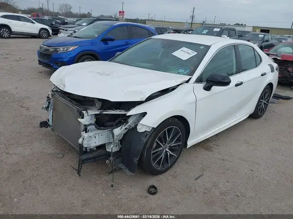 4T1G11AK0MU541383 2021 TOYOTA CAMRY - Image 2