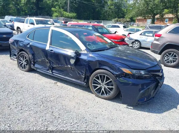 4T1G11AK0MU544848 2021 TOYOTA CAMRY - Image 1