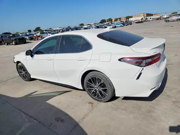 4T1G11AK0MU545241 2021 TOYOTA CAMRY - Image 2