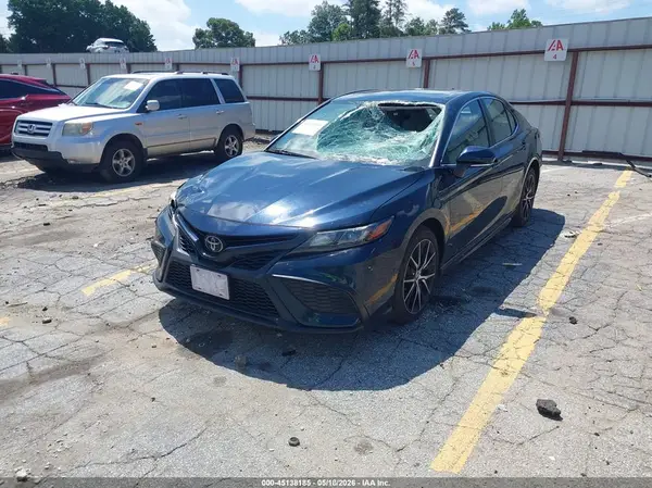 4T1G11AK0MU547023 2021 TOYOTA CAMRY - Image 2