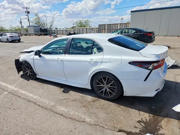 4T1G11AK0MU548821 2021 TOYOTA CAMRY - Image 2