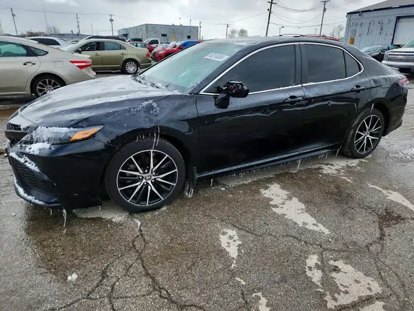 4T1G11AK0MU550990 2021 TOYOTA CAMRY - Image 1