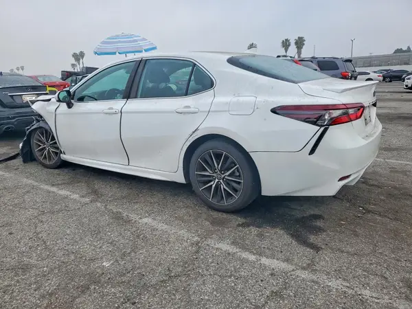 4T1G11AK0MU551007 2021 TOYOTA CAMRY - Image 2