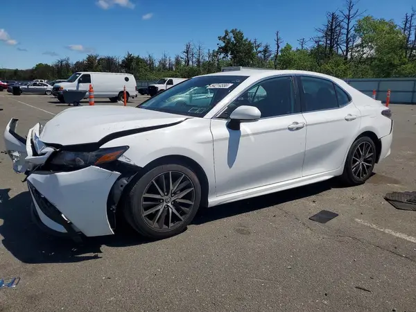 4T1G11AK0MU551556 2021 TOYOTA CAMRY - Image 1