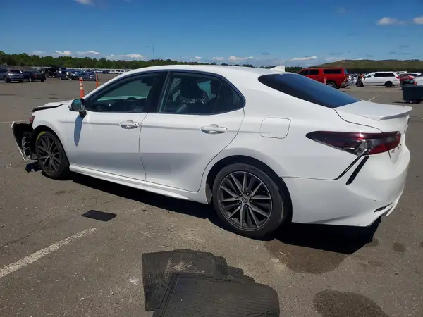 4T1G11AK0MU551556 2021 TOYOTA CAMRY - Image 2
