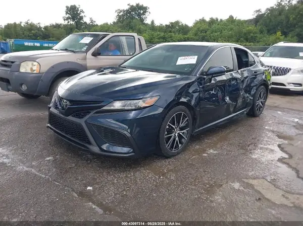 4T1G11AK0MU555056 2021 TOYOTA CAMRY - Image 2