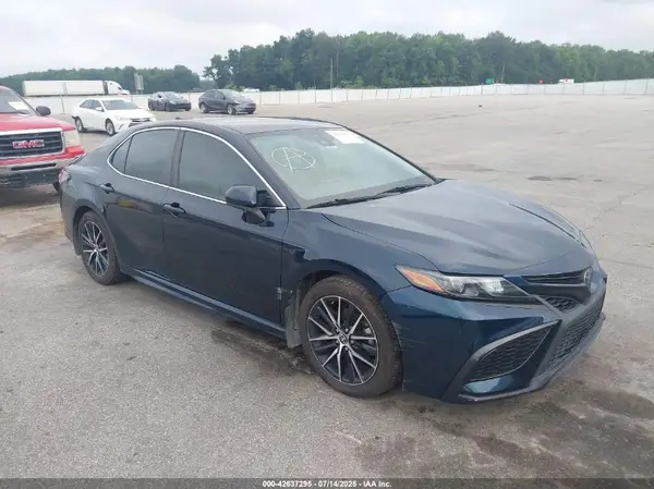 4T1G11AK0MU557213 2021 TOYOTA CAMRY - Image 1