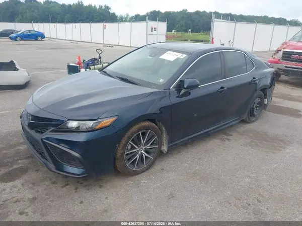 4T1G11AK0MU557213 2021 TOYOTA CAMRY - Image 2