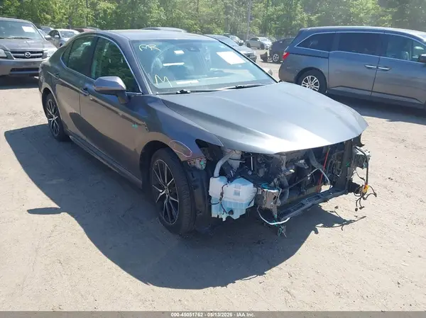 4T1G11AK0MU557776 2021 TOYOTA CAMRY - Image 1